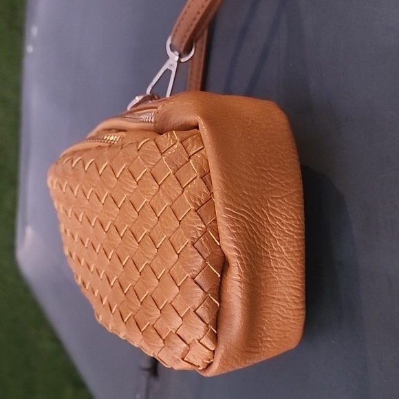 Mellow world Elegant Mustard Woven Crossbody FannyPack Bag - Picture 5 of 10